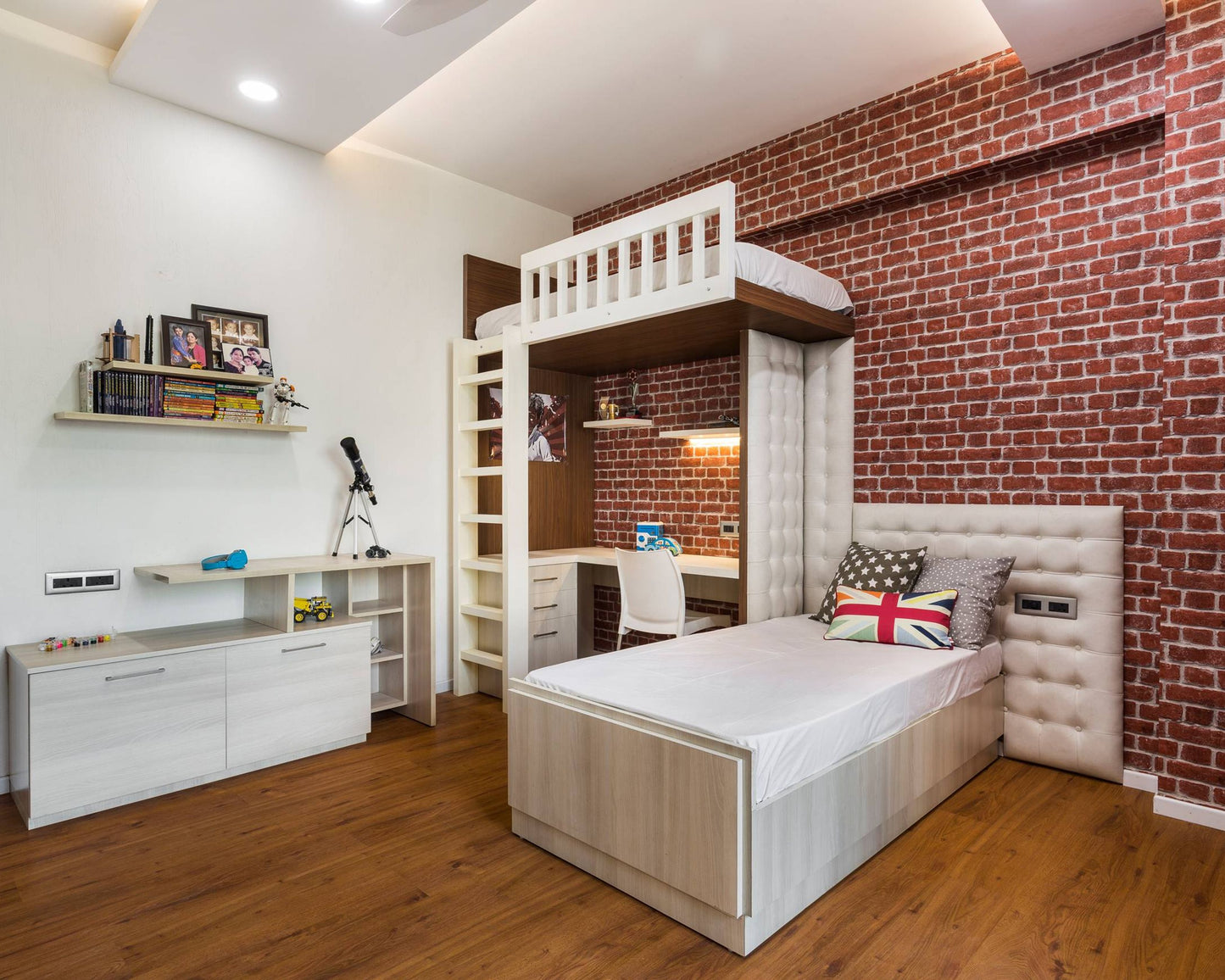 BHS Interio Modern Kids Bedroom Wall Paneling With Bricks Textured Wallpaper