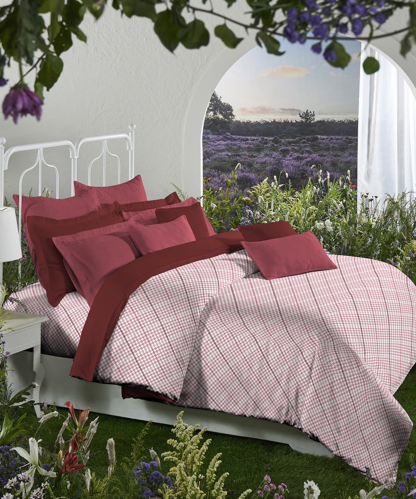 Aroma Strawberry King Bedsheet With 2 Pillow Cover Gift Set, 144Tc, 100% Cotton, Geometric, Maroon